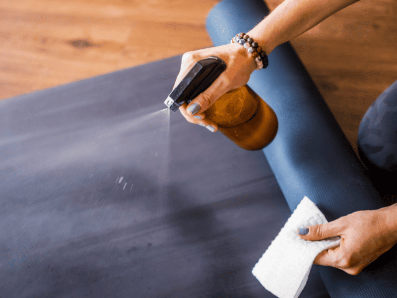How to clean a yoga mat (1)